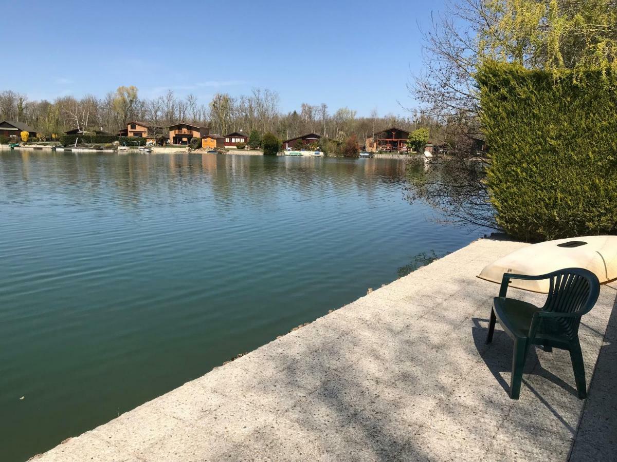 Le Chalet Du Lac - Domaine De La Goujonne Saint-Sauveur-lès-Bray Kültér fotó