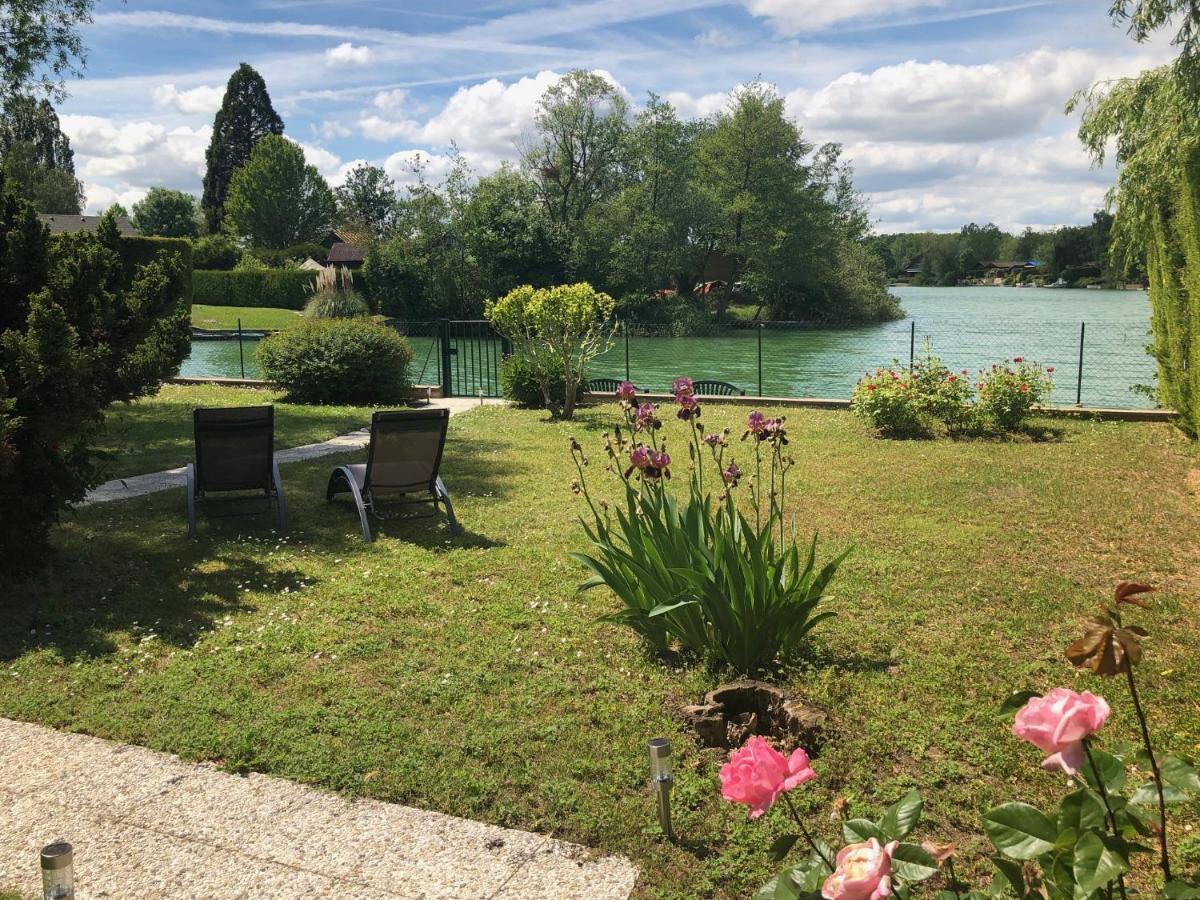 Le Chalet Du Lac - Domaine De La Goujonne Saint-Sauveur-lès-Bray Kültér fotó